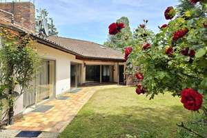 Winkel-Bungalow mit Einliegerwohnung in Bestlage mit 3 Garagen auf 1303 m² Grund – Die vollständige Adresse der Immobilie erhältst du vom Anbieter., 96450 Neuses, Coburg – Vorschaubild 4