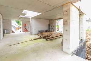 Einfamilienhaus im Rohbau mit Garten, Freistellplatz und Doppelgarage in naturnaher Lage – Schwarzwald-Baar-Kreis – Vorschaubild 1