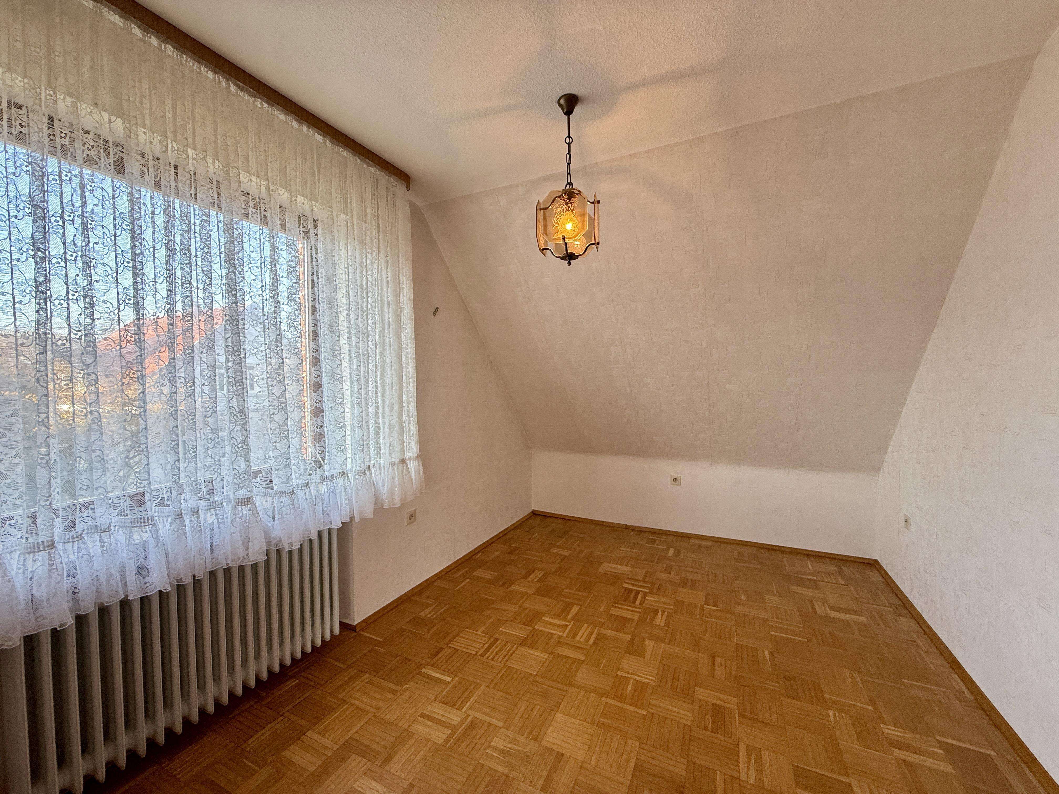 Immobilie in Hude (Oldenburg) - Zweifamilienhaus mit großem Grundstück und viel Nutzfläche - Bild 12