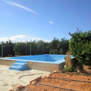 HAUS MIT POOL UND ORANGENBÄUMEN IN VOLLEM ERTRAG