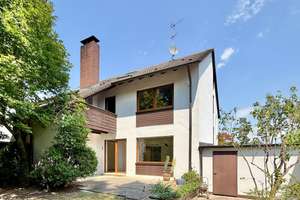 Familienidyll mit großem Garten, Garage und viel Potenzial in sehr begehrter Wohnlage - Bezugsfrei!