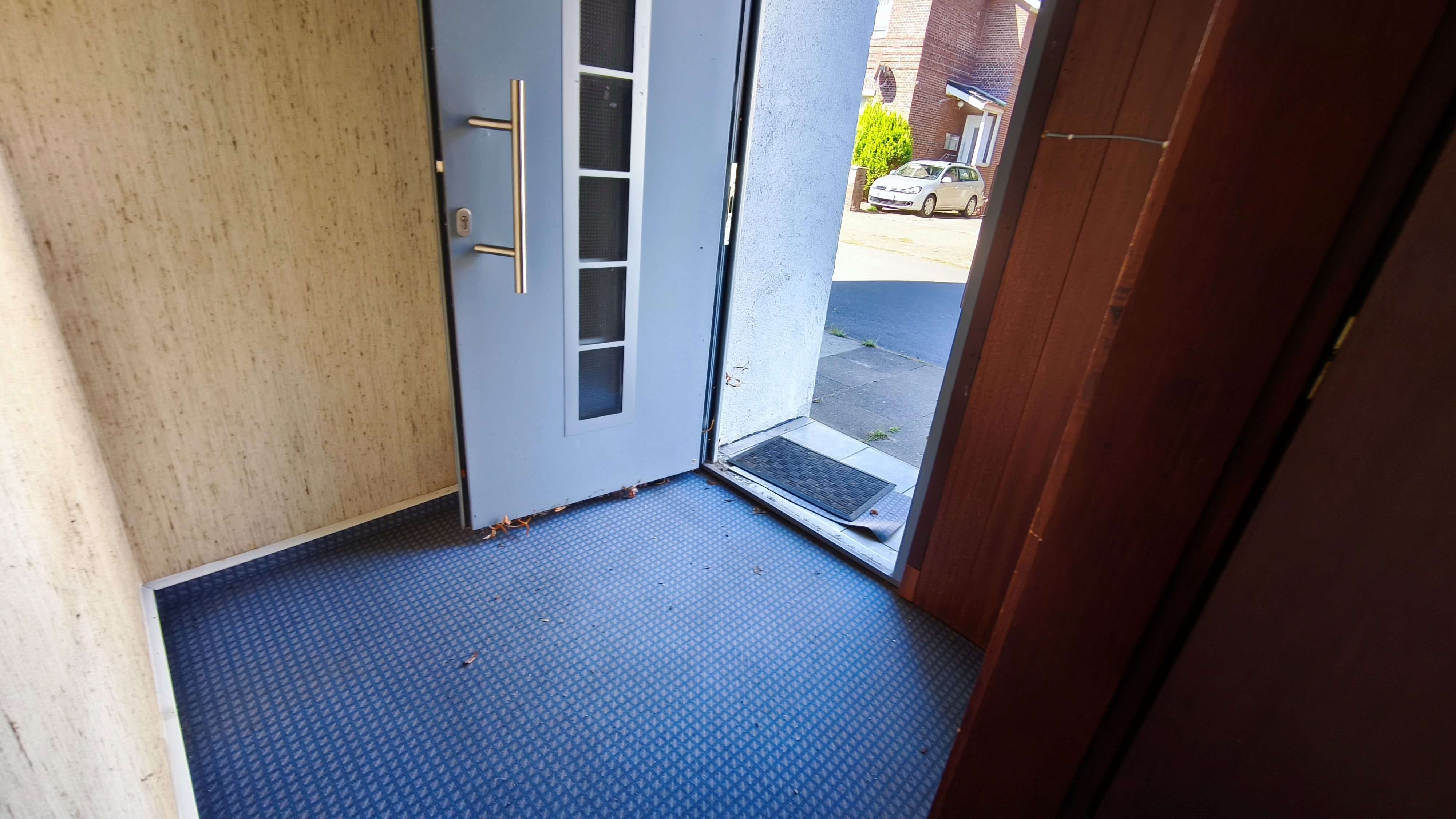 Zweifamilienhaus mit Potenzial in Uetersen – renovierungsbedürftig, mit Garten und Stellplätzen, Pinneberg Kreis – Bild 2