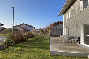 Miete auf Zeit: Hochwertiges Einfamilienhaus mit Einliegerwohnung und tollem Garten in Eiselfing – Die vollständige Adresse der Immobilie erhältst du vom Anbieter., 83549 Eiselfing – Vorschaubild 3