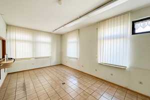 Vielseitige Nutzungsmöglichkeit! Gepflegtes Mehrparteienhaus mit Gewerbe, Lagerhallen und weitläufig – Coburg (Kreis) – Vorschaubild 18
