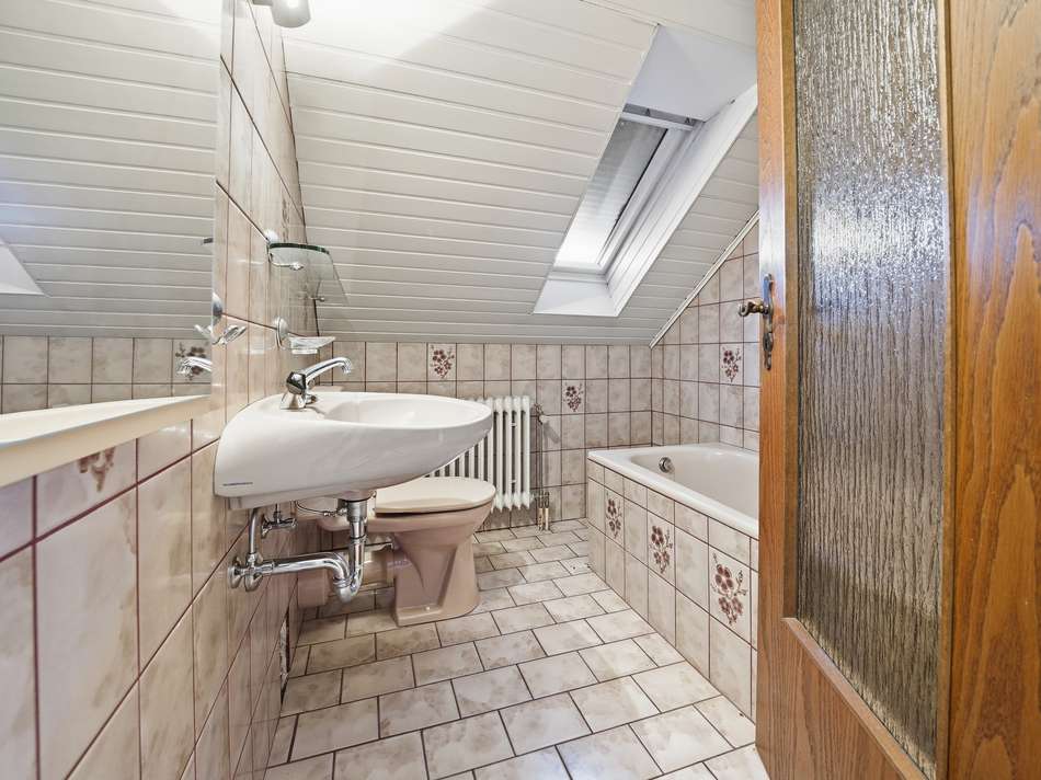 Badezimmer (DG)