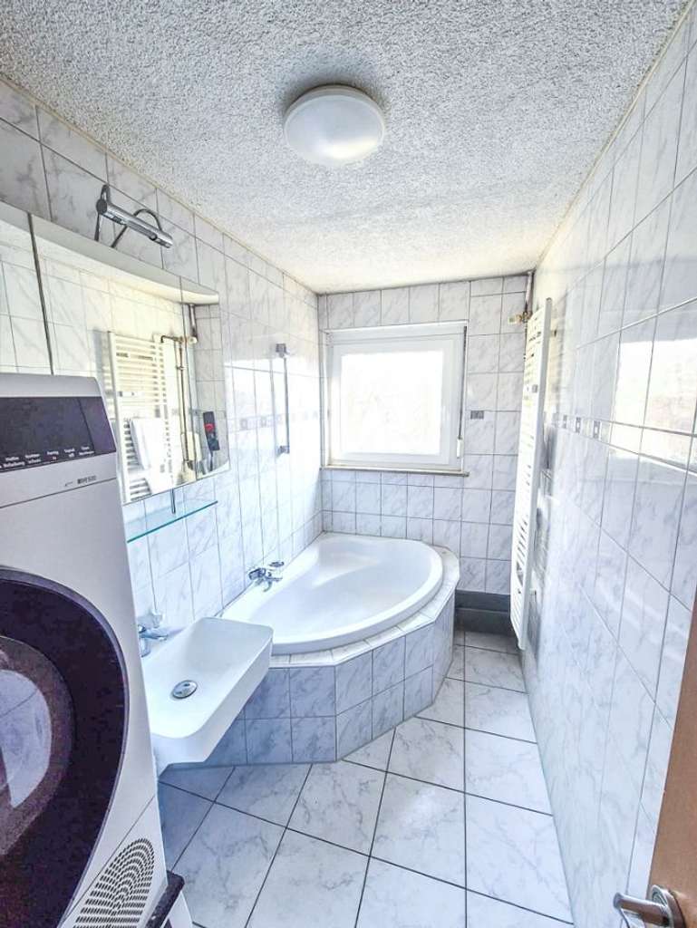 Immobilie in Uhingen - Familienfreundliche 4-Zimmer-Wohnung mit Balkon und Tiefgaragenstellplatz - Bild 0