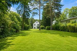 Parkähnliches Grundstück mit Wohnhaus & Baupotenzial–1.578 m² für Familien, Natur- und Hundefreunde
