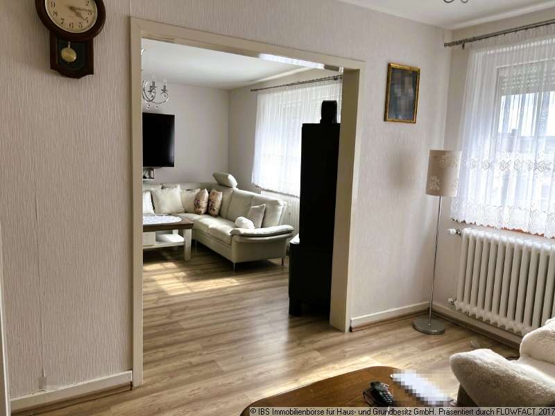 Immobilie in Gerabronn - STIL - CHARME - PLATZ: Stattliches, gepfelgtes 2-Familienhaus mit 3 Garagen und großem Grundstück - Bild 7