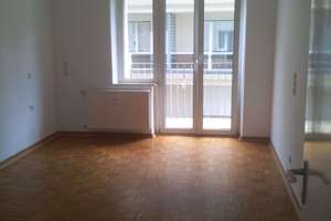 KR, Nähe Ostwall: geräumige 3-Zimmerwohnung, 1.OG, 4 kleine Balkone !