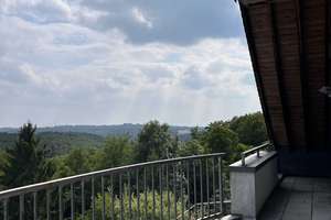 Traumhafte Maisonette mit großem Balkon, 2 Bädern & 2 TG-Stellplätzen