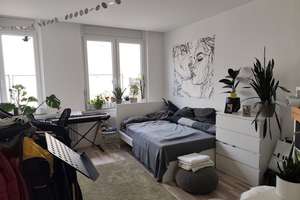 Perfekt für eine WG! Großzügige 4-Zimmer-Wohnung mit Einbauküche & Terrasse in City-Nähe