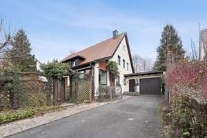 Großzügiges Einfamilienhaus mit weitläufigem, parkähnlichem Gartengrundstück – Die vollständige Adresse der Immobilie erhältst du vom Anbieter., 95445 Roter Hügel, Bayreuth – Vorschaubild 1