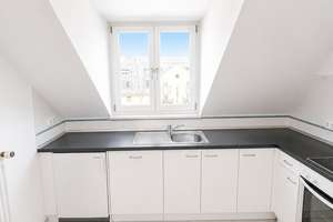2-Zimmer-DG-Wohnung mit Küche und Loggia in Schwabing – Reventlowstr. 3, 80805 Münchner Freiheit, München – Vorschaubild 7