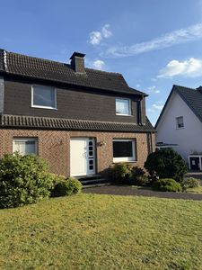 Attraktive Doppelhaushälfte mit Traumgarten in ruhiger Lage und gepflegtem Wohnumfeld