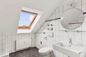 Charmante Dachgeschosswohnung im Denkmal – saniert, hell, gut geschnitten – Die vollständige Adresse der Immobilie erhältst du vom Anbieter., 4105 Zentrum-Nord, Leipzig – Vorschaubild 3