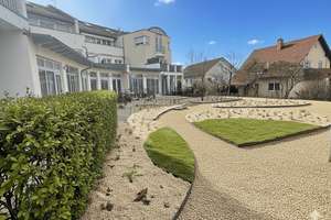Ihr neues Zuhause im Grünen, Sanierte EG-Wohnungen mit Sonnenterrasse und Garten 99,5–124,3 m²
