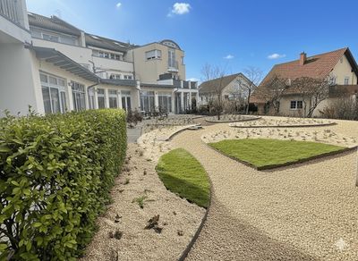 Ihr neues Zuhause im Grünen, Sanierte EG-Wohnungen mit Sonnenterrasse und Garten 99,5–124,3 m²