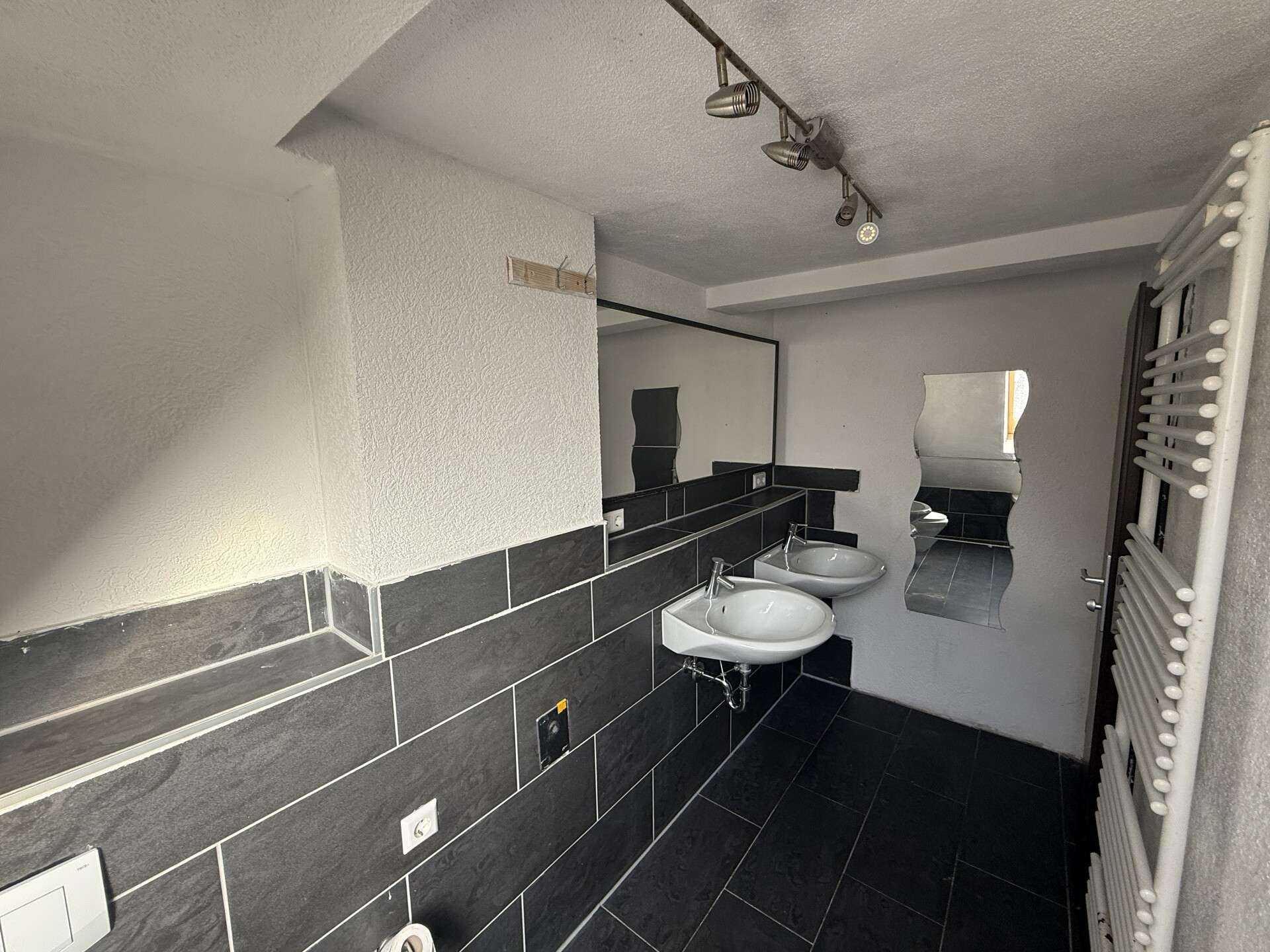 Immobilie in Neuhausen auf den Fildern - Doppelhaushälfte mit Potenzial in zentraler Lage von Neuhausen - provisionsfrei! - Bild 11