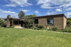 Modernisierter Familienbungalow mit Einliegerwohnung, großem Keller & Südwestgarten in Wob. Mörse