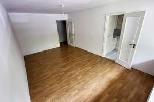 Bezugsfreie 2-Zimmer-Wohnung mit Westbalkon und Einzelgarage in Milbertshofen – Die vollständige Adresse der Immobilie erhältst du vom Anbieter., 80807 Milbertshofen, München – Vorschaubild 3
