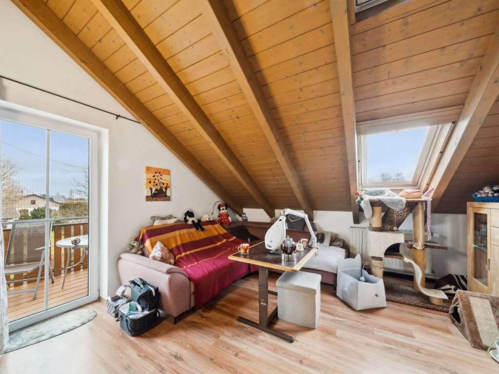 Immobilie in Baierbach - Gemütliche 3-Zimmer Dachgeschosswohnung mit Gartenanteil im idyllischen Baierbach - Bild 3