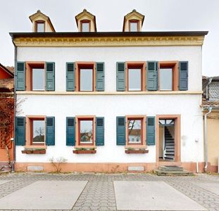 ~~ ZENTRAL GELEGENES STADTHAUS MIT INDIVIDUELLEM POTENZIAL ~~