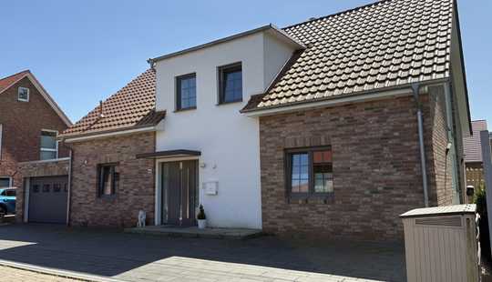 Bild von KARSTEN IMMOBILIEN ermöglicht Ihnen: Luxuriöses Einfamilienhaus in Perfektion - Garbsen / Stelingen