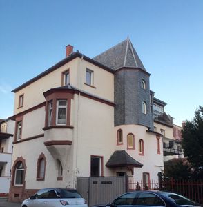 Geschmackvolle 4 Zi.-Wohnung mit Balkon in ruhiger und zentraler  Lage  von