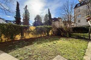 Rarität in Schwabing! Sanierte Altbau-Wohnung mit Gartenanteil im ruhigen und grünen Innenhof