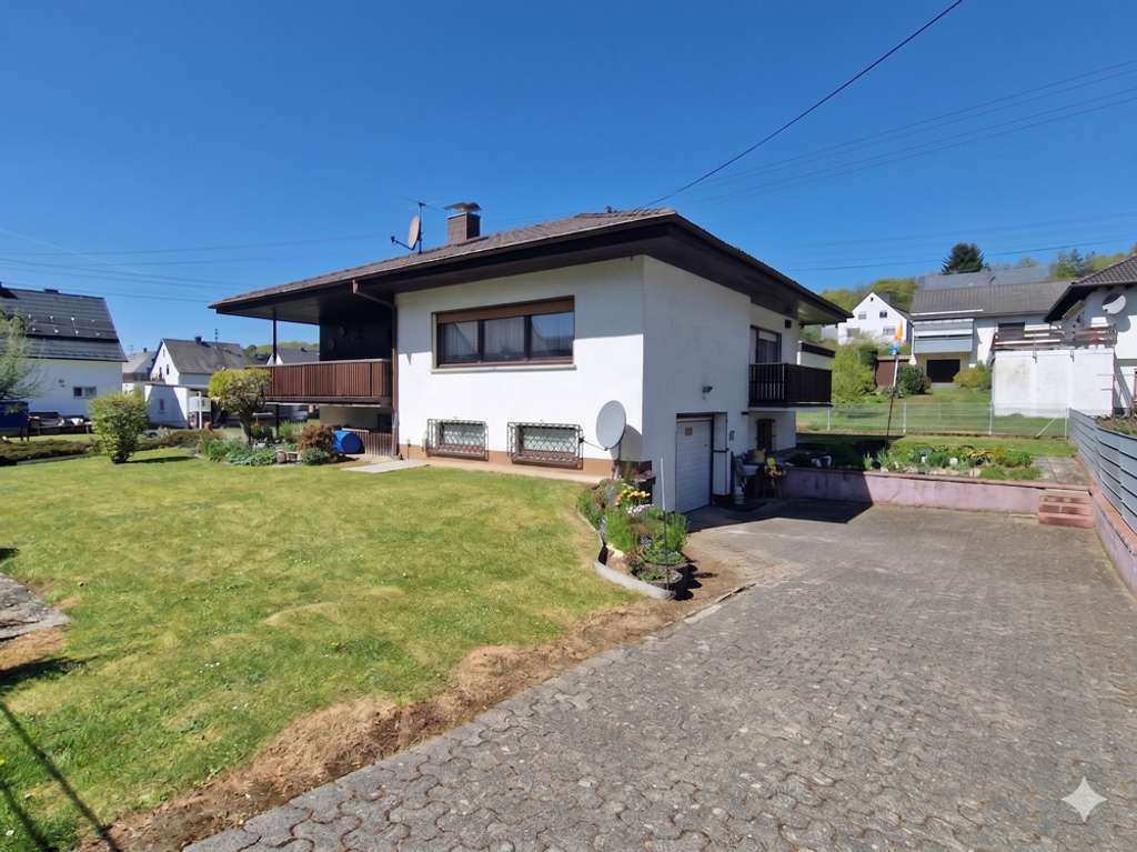 Immobilie in Bad Marienberg (Westerwald) - Gepflegtes Einfamilienhaus im Bungalowstil mit schönem Grundstück in Langenbach! - Bild 1