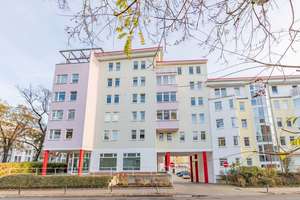  Moderne 2-Zimmer mit EBK, Stellplatz & Fahrstuhl
