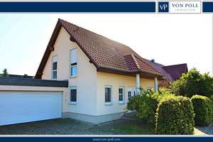 MODERNES WOHNEN MIT
KOMFORT UND ZUKUNFTSSICHERHEIT
EINZIEHEN UND WOHLFÜHLEN – Die vollständige Adresse der Immobilie erhältst du vom Anbieter., 38448 Wendschott, Wolfsburg – Vorschaubild 1