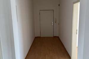 Nette Dachgeschosswohnung im dritten Stock mit Tageslichtwannenbad in Leverkusen Manfort – Kunstfeldstrasse 4, 51377 Manfort, Leverkusen – Vorschaubild 4