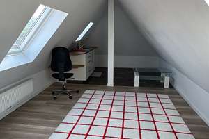 Gemütliches Dachgeschosszimmer mit eigener Küchenzeile in Stuttgart-Obertürkheim – Augsburger Straße 351, 70327 Untertürkheim (Ortsteil), Stuttgart – Vorschaubild 7