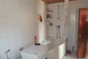 Kapitalanleger aufgepasst-Großzügiges 3-Familienhaus in Emmerting zum Kauf – Emmerting, Altötting (Kreis), 84547 Altötting (Kreis) – Vorschaubild 11