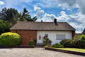Freistehender Bungalow auf großem Grundstück mit Ausbaureserve in Sackgassenlage