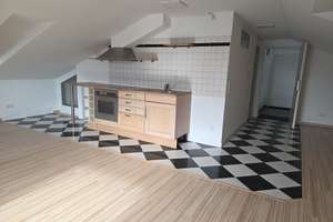 Grosse 1 Zimmer Dachwohnung in 78224 Singen Süd zu vermieten