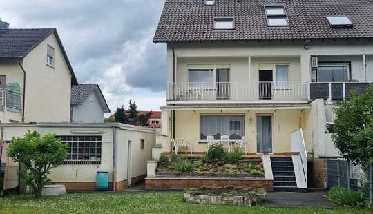 Bild von Die Doppelhaushälfte in Bruchköbel Stadt - Einliegerwohnung und großes Grundstück