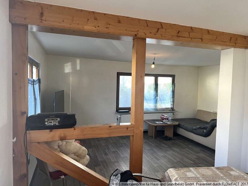 Immobilie in Schrozberg - Gepflegtes Wohnhaus mit 3 gemütlichesn Wohnungen, 2 Garagen und großem Garten - Bild 6