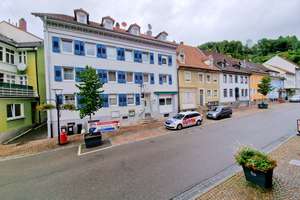 Interessante Chance für Sie als Kapitalanleger in Zell: MFH mit 6 Einheiten im Zentrum – Die vollständige Adresse der Immobilie erhältst du vom Anbieter., 79669 Zell im Wiesental – Vorschaubild 1