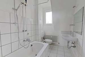 *1 NKM FREI* Gemütliche 2-Zimmer-Dachgeschosswohnung mit großer Küche und Wannenbad – Degenstraße 13, 42651 Solingen-Mitte, Solingen – Vorschaubild 10