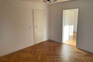 Geschmackvolle 3-Zimmer-DG-Wohnung mit Balkon und Einbauküche in Riemerling – Die vollständige Adresse der Immobilie erhältst du vom Anbieter., 81825 Berg am Laim Ost, München – Vorschaubild 11