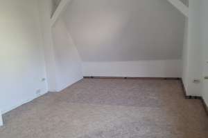 Familienfreundliches 4-ZKB-Haus mit Balkon/Terrasse, Einbauküche & Gäste-WC – Herbsteinerstraße 30, 13435 Wittenau, Berlin – Vorschaubild 5