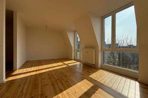 Bezugsfreie, vollständig sanierte 3-Zimmer-DG-Wohnung mit Balkon in Weißensee
