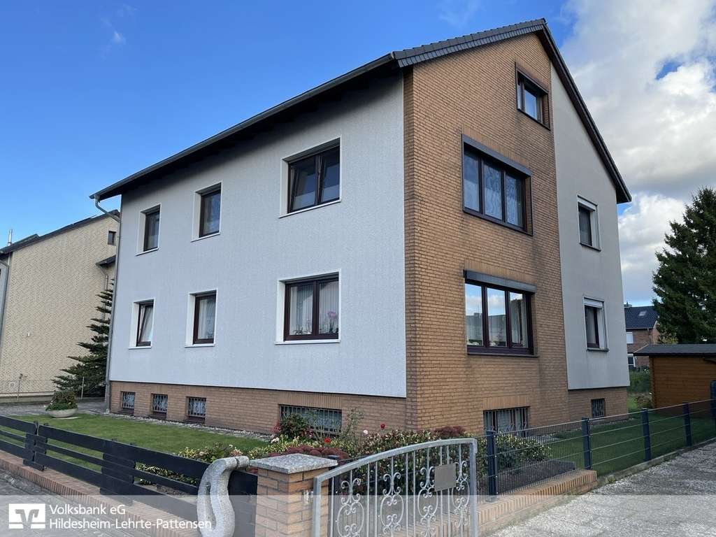 Immobilie in Sehnde - Großzügiges Ein- bis Zweifamilienhaus in guter Lage von Sehnde  - Bild 0