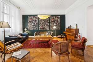 Stuck, Fischgrät & Flügeltüren: Herrschaftliche Familienwohnung in bester Lage Charlottenburgs! – Mommsenstr. 61, 10629 Charlottenburg, Berlin – Vorschaubild 1
