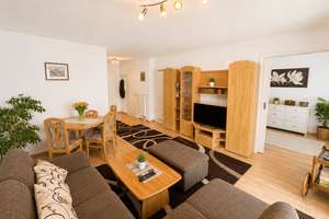 Barrierefreie und helle 2-Zimmer Wohnung mit EBK, überdachtem Balkon und Aufzug – Gerber Str. 1, 71560 Sulzbach an der Murr – Vorschaubild 3