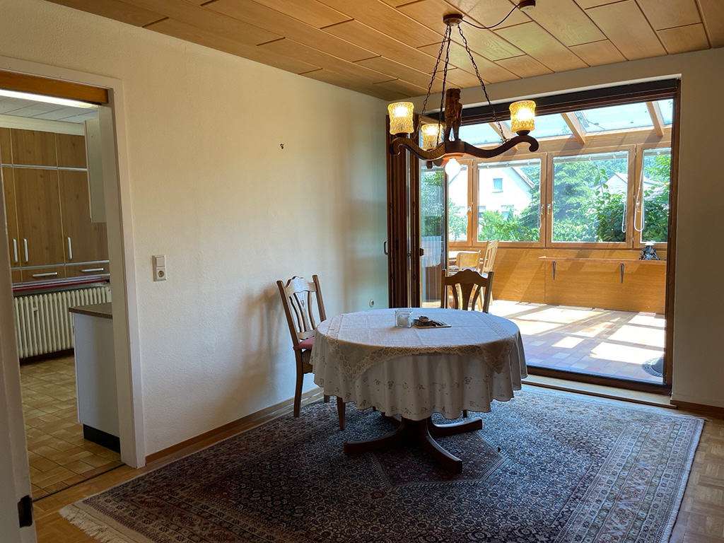 Immobilie in Hessigheim - Großzügige  Doppelhaushälfte mit Wintergarten, Balkon, Garage und sep. Schulungsraum, aufgetei - Bild 10