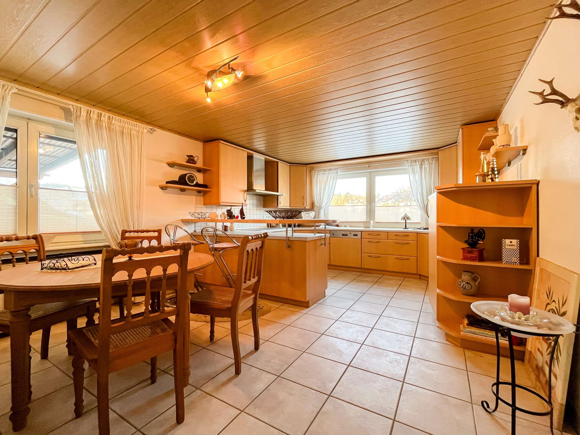 Immobilie in Hausen - Großzügiges Zweifamilienhaus in traumhafter Südwestausrichtung - vielfältige Nutzungsmöglichkeiten - Bild 4