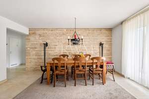 Hochwertig renovierte 5,5-Zimmer-Wohnung mit Balkon in grüner Umgebung (Stuttgart-Zuffenhausen) – 70439 Zuffenhausen-Frauensteg, Stuttgart – Vorschaubild 3